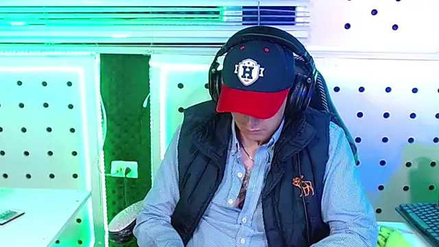 Snapshot of Darko0717 chatting on 11/23/25, 01:15 Darko0717 online show from 11/23/25, 01:15