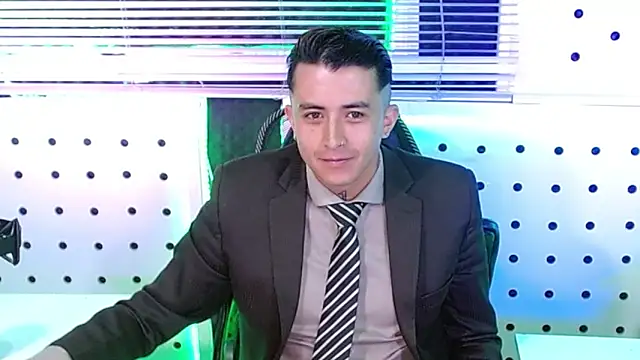 Snapshot of Darko0717 chatting on 11/12/25, 12:20 Darko0717 online show from 11/12/25, 12:20