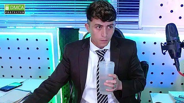 Snapshot of Darko0717 chatting on 10/21/25, 01:32 Darko0717 online show from 10/21/25, 01:32