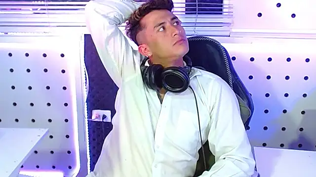 Snapshot of Darko0717 chatting on 11/08/25, 12:14 Darko0717 online show from 11/08/25, 12:14