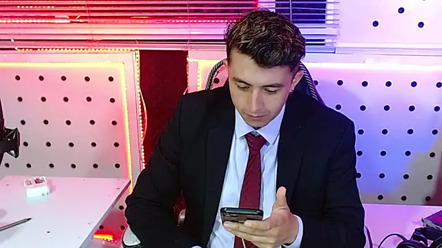 Snapshot of Darko0717 chatting on 11/19/25, 01:11 Darko0717 online show from 11/19/25, 01:11