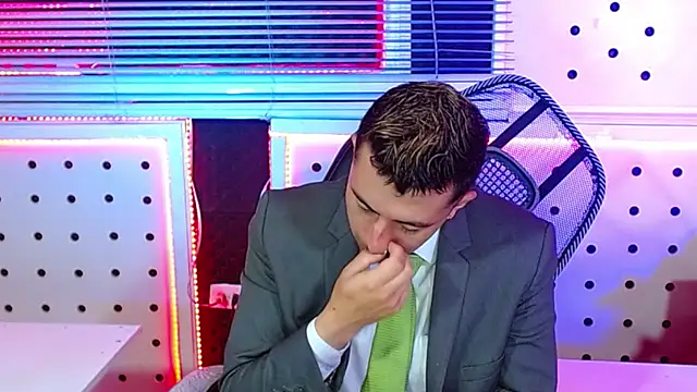 Snapshot of Darko0717 chatting on 11/05/25, 12:19 Darko0717 online show from 11/05/25, 12:19