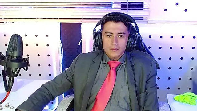 Snapshot of Darko0717 chatting on 11/23/25, 01:21 Darko0717 online show from 11/23/25, 01:21