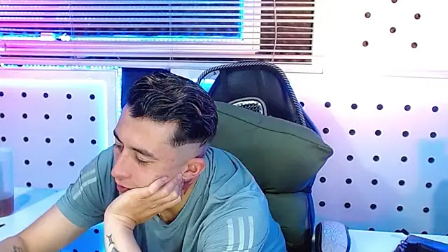 Snapshot of Darko0717 chatting on 12/03/25, 12:01 Darko0717 online show from 12/03/25, 12:01