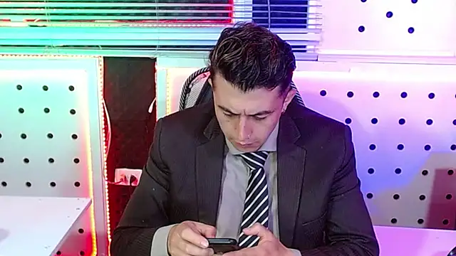 Snapshot of Darko0717 chatting on 11/17/25, 01:48 Darko0717 online show from 11/17/25, 01:48