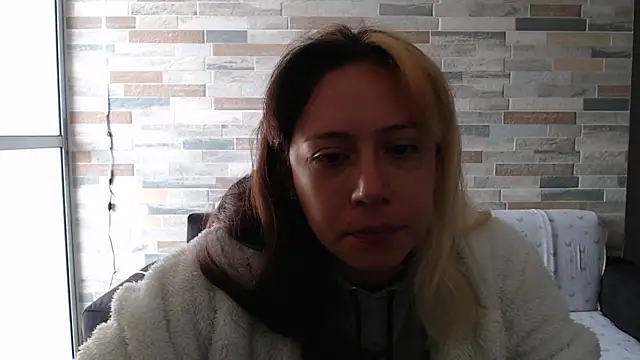 Snapshot of MommyMiaWs chatting on 10/04/25, 01:34 MommyMiaWs online show from 10/04/25, 01:34
