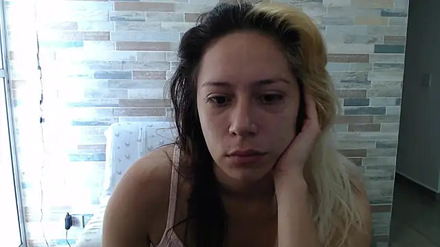 Snapshot of MommyMiaWs chatting on 10/09/25, 01:22 MommyMiaWs online show from 10/09/25, 01:22