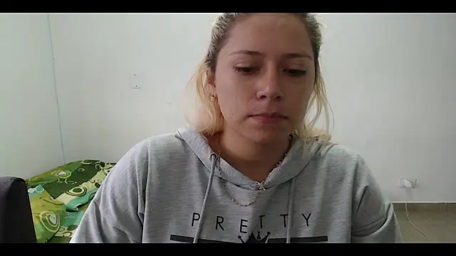 Snapshot of MommyMiaWs chatting on 02/13/25, 12:54 MommyMiaWs online show from 02/13/25, 12:54