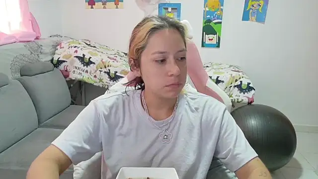 MommyMiaWs online show from 04/20/26, 01:13