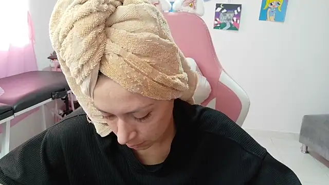 MommyMiaWs online show from 12/16/25, 04:33