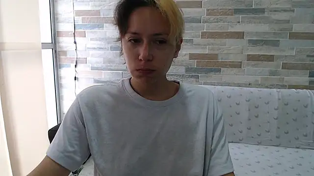Snapshot of MommyMiaWs chatting on 09/25/25, 01:06 MommyMiaWs online show from 09/25/25, 01:06
