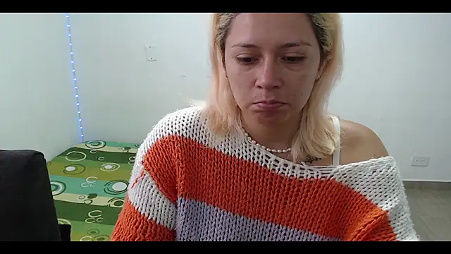 Snapshot of MommyMiaWs chatting on 02/12/25, 12:55 MommyMiaWs online show from 02/12/25, 12:55