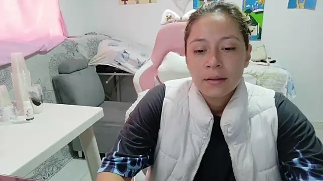 MommyMiaWs online show from 05/06/26, 02:54