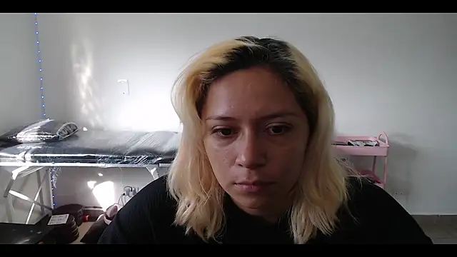 Snapshot of MommyMiaWs chatting on 03/02/25, 01:09 MommyMiaWs online show from 03/02/25, 01:09