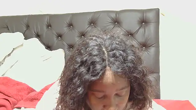 sluttylaura21 online show from 02/18/26, 04:21