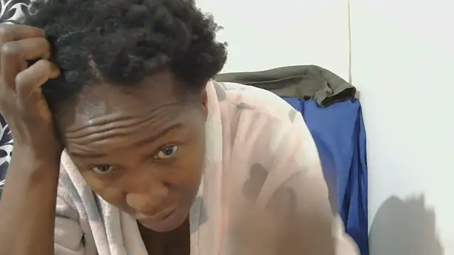 sluttylaura21 online show from 10/24/25, 06:45