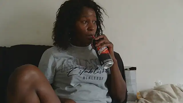 sluttylaura21 online show from 02/11/26, 04:29