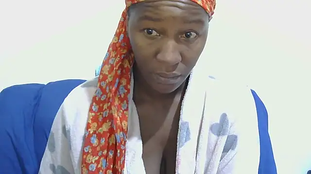 sluttylaura21 online show from 10/29/25, 04:44