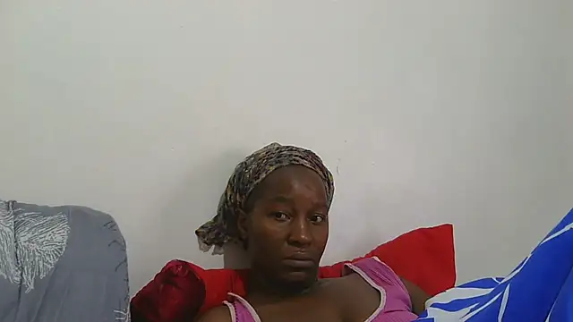 sluttylaura21 online show from 12/03/25, 05:41