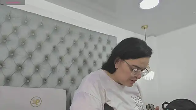 anette cooper online show from 05/11/26, 03:52