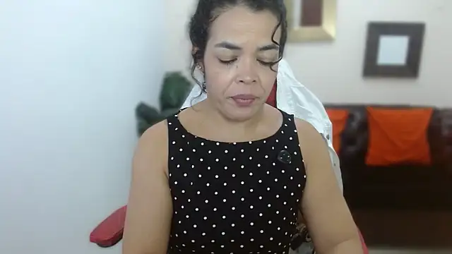 Snapshot of Abril_Beltran_ chatting on 09/22/25, 07:20 Abril Beltran online show from 09/22/25, 07:20