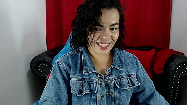 Snapshot of Abril_Beltran_ chatting on 11/25/25, 11:43 Abril Beltran online show from 11/25/25, 11:43