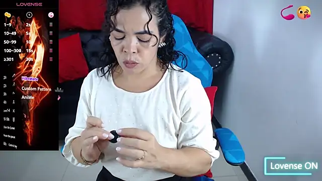 Snapshot of Abril_Beltran_ chatting on 09/27/25, 10:49 Abril Beltran online show from 09/27/25, 10:49