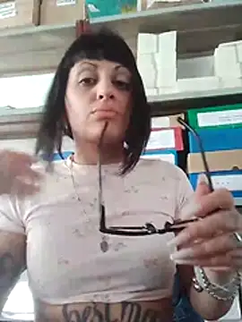 Snapshot of estefyzapata chatting on 03/05/26, 08:05 estefyzapata online show from 03/05/26, 08:05