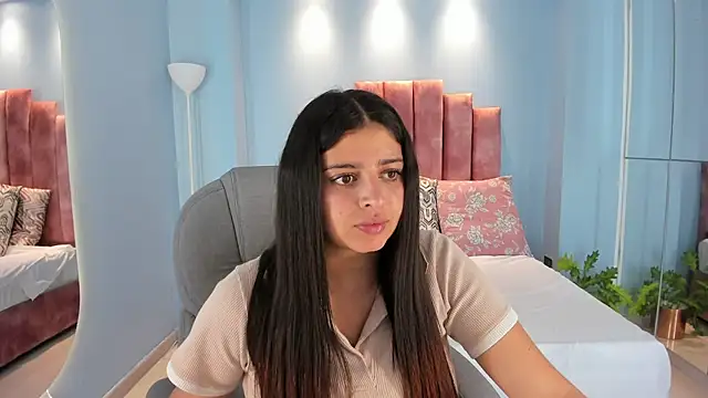 Snapshot of kylie_reyes chatting on 11/18/25, 07:39 kylie reyes online show from 11/18/25, 07:39