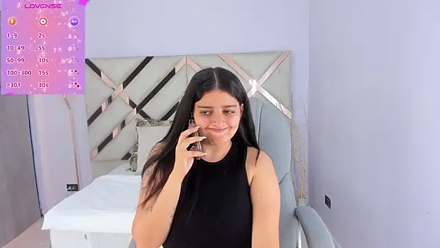 Snapshot of kylie_reyes chatting on 12/15/25, 07:41 kylie reyes online show from 12/15/25, 07:41