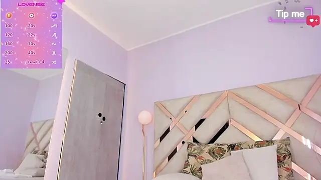 Snapshot of kylie_reyes chatting on 12/13/25, 08:04 kylie reyes online show from 12/13/25, 08:04