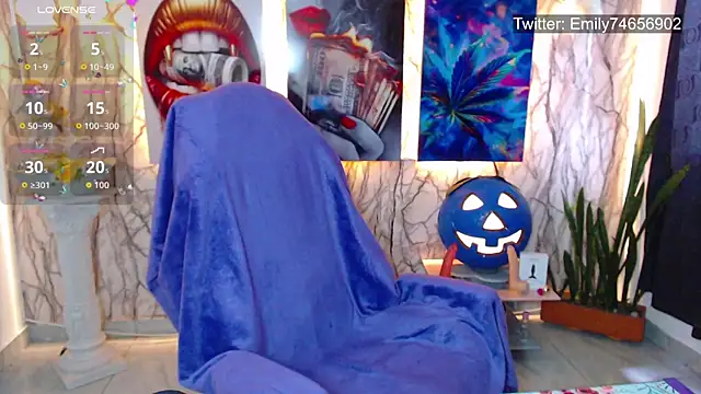 Snapshot of EmiTranny chatting on 10/21/25, 09:03 EmiTranny online show from 10/21/25, 09:03