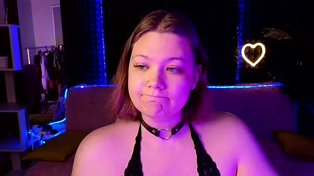 Snapshot of DjennaPalme chatting on 10/13/25, 01:40 DjennaPalme online show from 10/13/25, 01:40