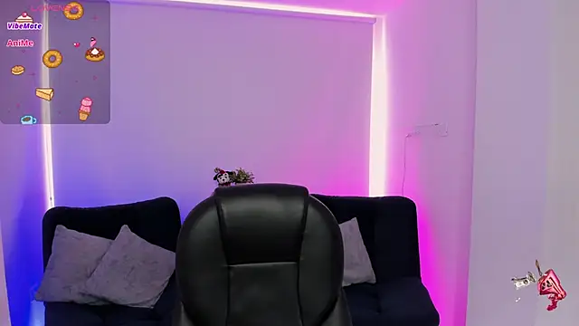 Snapshot of emilly_smith_1 chatting on 02/14/26, 08:31 emilly smith 1 online show from 02/14/26, 08:31