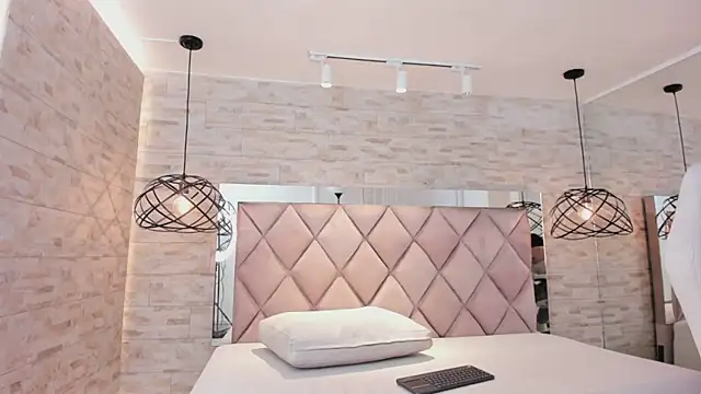 im mou  online show from 03/18/25, 12:28