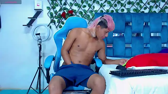 Snapshot of Hakim_prettynigg chatting on 01/20/25, 01:53 Hakim prettynigg online show from 01/20/25, 01:53