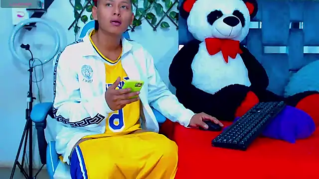 Snapshot of Hakim_prettynigg chatting on 12/15/25, 03:29 Hakim prettynigg online show from 12/15/25, 03:29