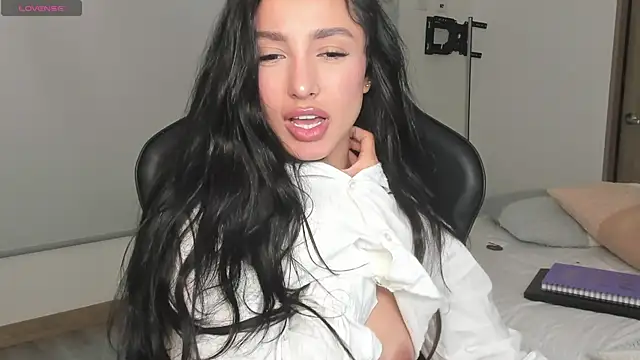 EvaMoet online show from 02/28/25, 06:21