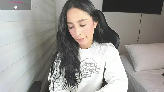 EvaMoet online show from 09/17/25, 09:22