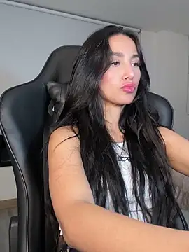 EvaMoet online show from 12/17/24, 06:24