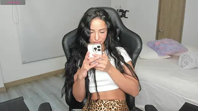 EvaMoet online show from 03/21/25, 07:44