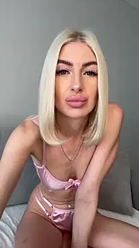 Snapshot of Mia_Roxie chatting on 06/02/26, 02:44 Mia Roxie online show from 06/02/26, 02:44