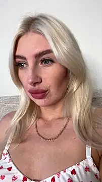 Mia Roxie online show from 11/03/25, 02:39