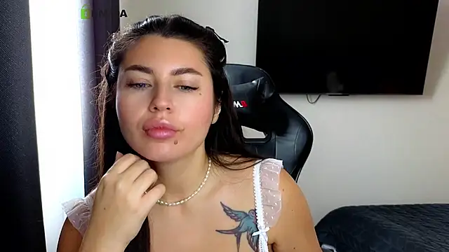 Snapshot of gracedorce chatting on 10/08/25, 02:24 gracedorce online show from 10/08/25, 02:24