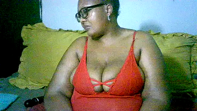 Snapshot of YELLOW_BONE chatting on 09/08/25, 07:35 YELLOW BONE online show from 09/08/25, 07:35