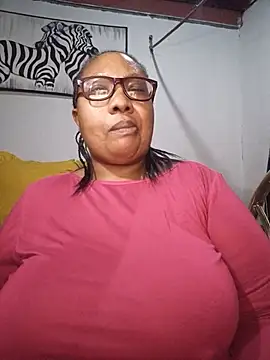 Snapshot of YELLOW_BONE chatting on 06/17/26, 08:30 YELLOW BONE online show from 06/17/26, 08:30