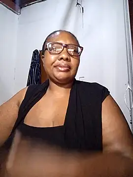 Snapshot of YELLOW_BONE chatting on 10/10/25, 12:22 YELLOW BONE online show from 10/10/25, 12:22