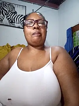 Snapshot of YELLOW_BONE chatting on 06/15/26, 09:14 YELLOW BONE online show from 06/15/26, 09:14