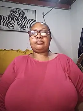 Snapshot of YELLOW_BONE chatting on 06/18/26, 08:25 YELLOW BONE online show from 06/18/26, 08:25