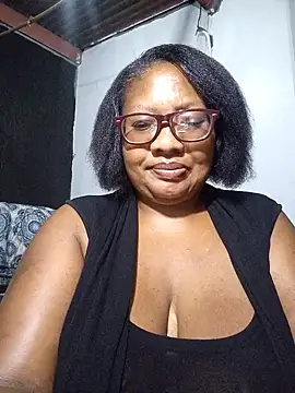 Snapshot of YELLOW_BONE chatting on 02/07/25, 12:42 YELLOW BONE online show from 02/07/25, 12:42